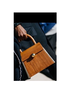 Bolso de Mano de Madera con Cierre de Latón y Correa de Cadena, de Alta Calidad, para Fiestas, con Empaque Personalizado - Product Image 1
