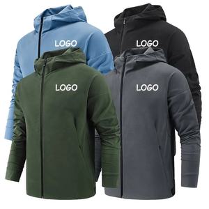 เสื้อแจ็คเก็ตผู้ชาย OEM แห้งเร็ว สกรีนโลโก้ได้ ผลิตจากโพลีเอสเตอร์ 100% สไตล์วินเทจ เรโทร กันน้ำ กันลม เหมาะสำหรับเล่นกีฬาและกิจกรรมกลางแจ้ง - Product Image 1