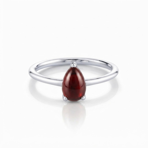 Anillo Solitario Rhaya Jewels para Mujer, Moderno y Clásico, Chapado en Rodio, Plata de Ley 925, con Cabujón de Granate en Corte Pera - Product Image 1