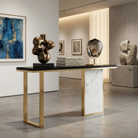 Console artistique en métal doré, miroir en verre noir élégant, table sur pied asymétrique contemporaine et durable pour salon, décoration moderne