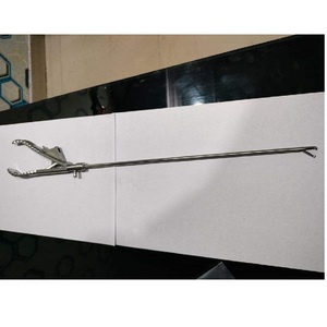 Suministro al por mayor de portaagujas tipo C, instrumento quirúrgico reutilizable para cirugía general y ortopédica, disponible al mejor precio. - Product Image 1