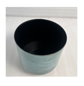 Elegante macetero de hierro con pátina y acabado lacado para sala de estar, patio, jardín y exhibición de plantas en interiores. - Product Image 2