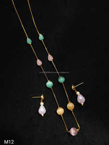 Collier minimaliste plaqué or avec perle de coquillage baroque et perles de cristal facettées, finition or délicate, bijoux pour femmes - Product Image 2