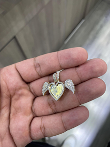 Colgante Personalizado con Forma de Corazón y Alas de Ángel, Chapado en Oro de 14K, con Diamantes Moissanite VVS, Amuleto Unisex, Regalo, Joyería Hiphop - Product Image 5