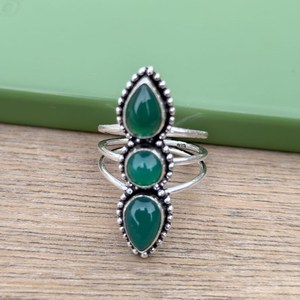 Bague triple pierre en onyx vert faite à la main, bague statement bohème en pierres oxydées, plaqué argent 925, bijoux unisexe - Product Image 1