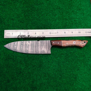 Couteau de chef Santoku professionnel en acier japonais Damas, manche pleine longueur en bois de Pakka, étui en cuir, écologique - Product Image 2