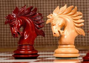 Juego de ajedrez premium de San Petersburgo, piezas artesanales de palisandro y cedro, rey de 4.3 pulgadas con acabado lacado, a precio económico. - Product Image 2