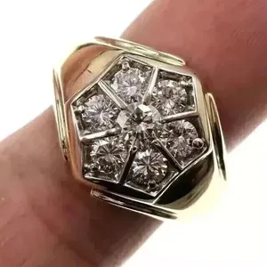 แหวนมอสซาไนต์แบบยูนิเซ็กซ์ วินเทจ ชุบทองคำเหลือง เงินแท้ 925 รูปทรงตัววี ประดับเพชรแบบคลัสเตอร์ วงกว้าง สำหรับวันครบรอบ - Product Image 4