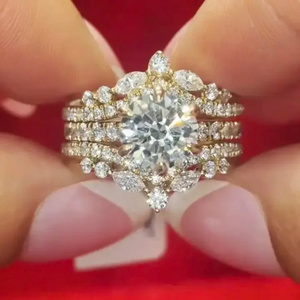 Elegante Anillo de Compromiso de Diamante Moissanite 925 con Corte Redondo de 6 Puntas en Oro Amarillo Chapado con Color D y Claridad VVS para Mujer - Product Image 5