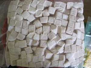 Produits au taro congelés de qualité supérieure Cubes, morceaux, racines Taro frais congelé avec saveur violette naturelle - Product Image 4