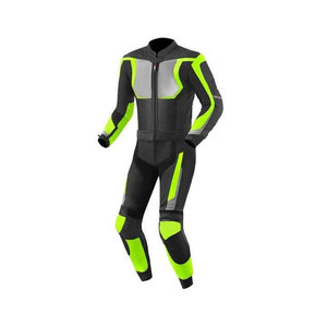 Passez des longues distances en toute confort avec une combinaison de moto en cuir. Profitez de la confiance et du style à chaque trajet. - Product Image 5