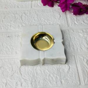 ตะเกียงทองเหลืองรูปทรงสี่เหลี่ยมหินอ่อน งานฝีมือคุณภาพดี ผลิตด้วยมือ เหมาะสำหรับตกแต่งบ้านและวัด ขายส่งราคาดีที่สุด - Product Image 1