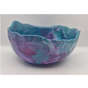 Grand saladier élégant en résine polie avec un intérieur profond et spacieux, idéal pour les cuisines haut de gamme et les repas formels. - Product Image 4