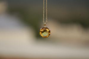 Pendentif Citrine Pierre de Naissance de Novembre en Argent Sterling 925 Plaqué Or 14K, Bijou Délicat en Pierre Précieuse Dorée, Idéal Cadeau - Product Image 3