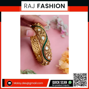 Brazalete Artesanal Antiguo de Kundan con Piedra Verde, Acabado Dorado Étnico, Joyería Nupcial para Bodas y Eventos Festivos - Product Image 2