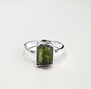 Anillo de Cristal de Turmalina Verde Natural en Plata de Ley 925, Anillo de Diseño Moderno Hecho a Mano Antideslustre para Bodas y Fiestas - Product Image 1