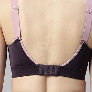 Sujetador deportivo de diseño elegante con tela premium, tacto suave y ajuste de soporte para uso en el gimnasio y entrenamiento para mujeres. - Product Image 4