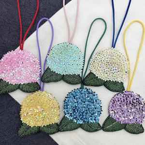 Llavero de cuentas amarillas y verdes, bordado a mano con cuentas de semillas, dijes para bolso con diseño festivo de Glowin Fashion - Product Image 4