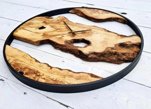 Reloj de Pared Rústico con Borde Natural de Madera de Olivo y Cuarzo, Marco de Metal Negro Extra Grande, Decoración Moderna Estilo Granja - Product Image 2