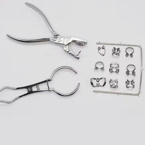 Kit d'instruments dentaires professionnels, comprenant une membrane d'isolement dentaire en caoutchouc et un ensemble d'instruments chirurgicaux pour dentiste. - Product Image 3