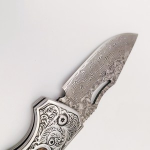 Cuchillo Plegable de Acero de Damasco SHARP POINT TRADES, Hoja Recta de 0.5mm de Grosor, Apertura con Perilla, Mango de Madera - Product Image 6