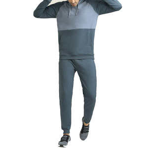 Ensemble de survêtement léger pour homme – Meilleur prix de gros – Style streetwear – Survêtement homme à séchage rapide – Conception OEM personnalisée - Product Image 1