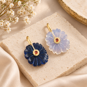 Collar de Cadena con Colgante de Moda Chapado en Oro de 18k, con Flores Talladas en Latón, Gema de Cuarzo Azul Londres, Opalita y Pequeños Circonitas Cúbicas, Venta al por Mayor - Product Image 4