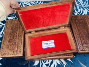 กล่องไม้ทรงสี่เหลี่ยมรักษ์โลกสำหรับเก็บเครื่องประดับและของขวัญ-ภายในนุ่มนวลสำหรับของที่บอบบาง เหมาะสำหรับเทศกาลคริสต์มาสและตรุษจีน วางบนโต๊ะได้ - Product Image 2