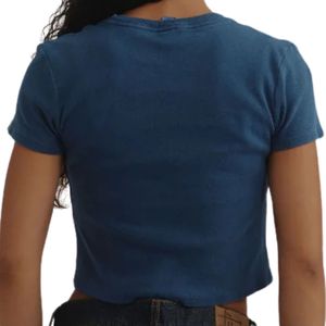 Camiseta Corta para Mujer en Color Azul, Algodón Suave, Corte Ajustado, Manga Corta, Estilo Casual, Básica - Product Image 3