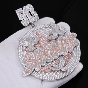 จี้เพชรเพาะเลี้ยงสำหรับผู้ชาย เงินแท้ 925 รุ่น 513 Los Angeles Script Iced Out - Product Image 1
