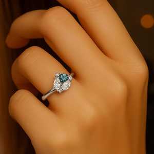 Anillo de Promesa Único con Moissanita Azul Corte Trillón y Marquesa, Plata 925 Original, Estilo Moderno y Brillante, Joyería de Regalo para Ella - Product Image 2