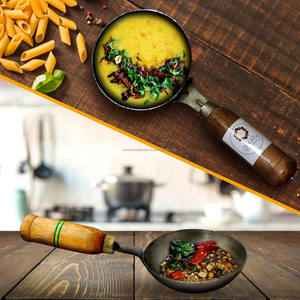 Poêle à frire en fonte Iron Tadka avec manche en bois, écologique, compatible gaz et induction, design classique - Product Image 2