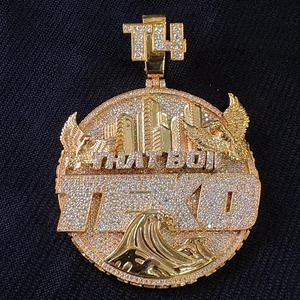 Colgante Personalizado de Plata de Ley de Dos Tonos con Nombre, Chapado en Oro de 18K, con Moissanita VVS de Corte Brillante Redondo, Estilo Hip Hop, de Lujo - Product Image 1