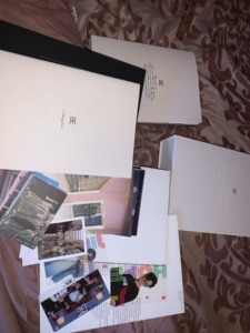 Álbum BTS BE Edición Deluxe, CD, Photobook, Póster con Letras, Photocards, Postales, Marco de Fotos, Holograma - Product Image 6