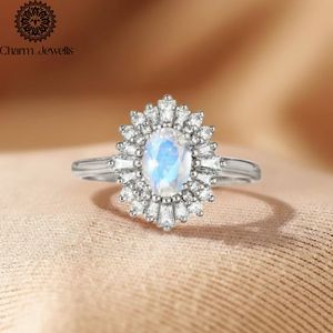 Anillo de Compromiso de Plata Chapado en Oro Rosa de 18K para Mujer, con Moissanita de Corte Cojín, Engaste Clásico de Puntas, Certificado IGI 3, de Charm Jewells - Product Image 2