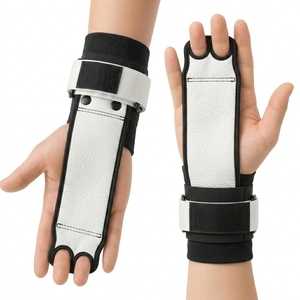 Agarraderas ergonómicas para barras asimétricas, diseñadas para mayor comodidad, rendimiento seguro y mejor manejo de la barra. - Product Image 1