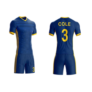 Tenue de football personnalisée de qualité supérieure, ensemble maillot et short de football en polyester respirant à séchage rapide, équipement de football - Product Image 1