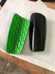 Protège-tibias personnalisés modernes bleus et or à rayures en plastique, fibre de carbone et PVC avec protection de base pour adultes - Product Image 2