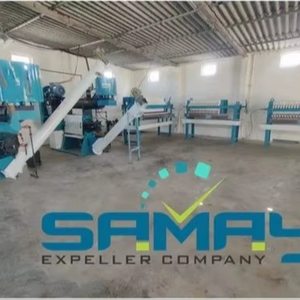 Presse à huile industrielle automatique à vis pour colza, colza, moutarde et canola, 6 vis, extraction par expulsion, capacité 4 tonnes par jour - Product Image 1