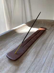 Brûleur d'encens décoratif en bois noir au design incurvé, diffuseur d'aromathérapie, utilisation toutes saisons, présentoir de table, diffuseur de bâtonnets Bakhoor - Product Image 6