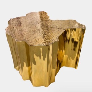 Table basse contemporaine en laiton avec plateau texturé, design artisanal, mobilier moderne pour salon - Product Image 5