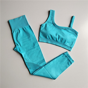 Ensemble de vêtements d'entraînement pour femmes, soutien-gorge de sport confortable et leggings extensibles pour la remise en forme, le yoga, la course à pied et les séances de gym - Product Image 5