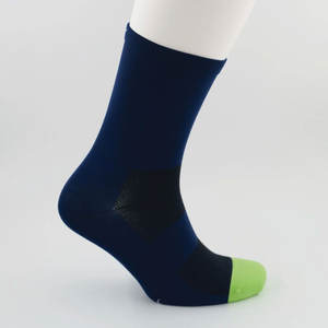 Calcetines Deportivos Clásicos OEM de Alta Calidad, Súper Elásticos, para Hombre, con Logotipo Personalizado, Calcetines de Tubo Gruesos de Compresión para Ciclismo y Baloncesto - Product Image 4