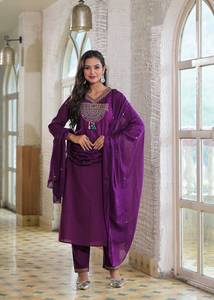 Conjunto de Kurti, Pantalón y Dupatta Jaipuri Tradicional Premium de Algodón Sólido Bordado para Mujer Twinfeet, de Secado Rápido, Largo hasta la Rodilla, Corte Regular - Product Image 3