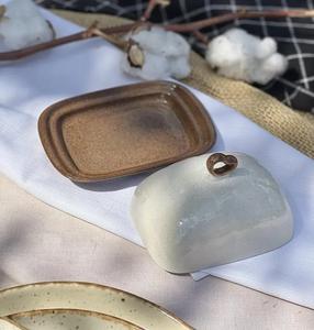 Recipiente para Mantequilla Artesanal con Tapa con Anillo de Elevación, Bandeja Compacta para Servir, Acabado Liso y Elegante, Porta Mantequilla para Mesa de Cocina - Product Image 5