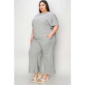 Conjunto de pantalones y top de manga corta con textura de tamaño completo para mujer - Product Image 2