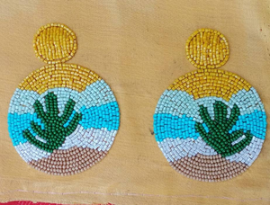 Perles de rocaille légères faites à la main multi-couleurs avec broderie en coton perlé d'Uttar Pradesh pour femmes et filles BY MULTI - Product Image 2