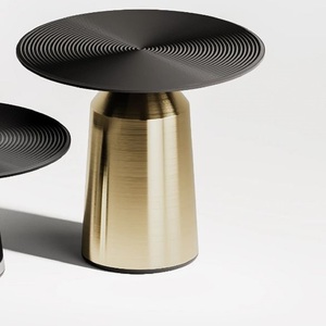 Table d'appoint en aluminium de haute qualité, design élégant, mobilier haut de gamme, accent métallique, table ottoman pour hôtel, maison, salon, laiton - Product Image 1