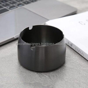 Cenicero de Metal con acabado antiguo con tapa de madera Venta caliente Accent Looks Cenicero simple Cigarro Cenizas Cuenco de almacenamiento Cenicero - Product Image 2