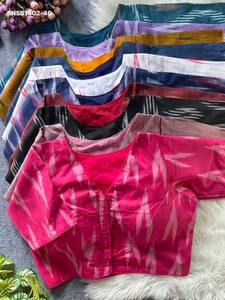 Blusa de algodón Ikkat de la mejor calidad con diseño estampado, lista para usar, con cuello en V y cierre frontal acolchado, colección del fabricante de Surat. - Product Image 4